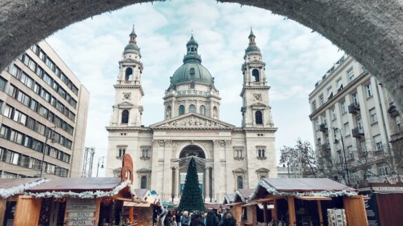 Budapests-Christmas-Markets-A-Festive-Experience